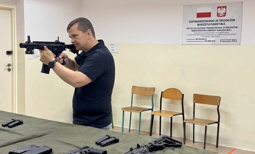 Zdjęcie do Praktyczne szkolenie nauczycieli na strzelnicy wirtualnej