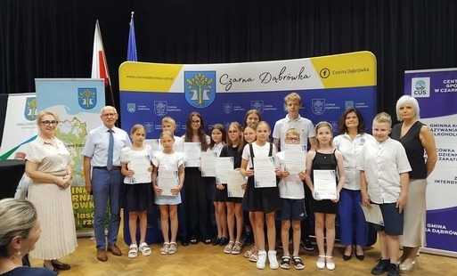 Uzdolnieni uczniowie nagrodzeni przez Wójta Gminy Czarna Dąbrówka